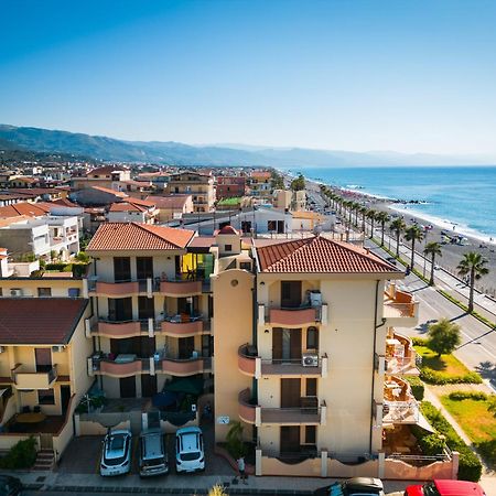 Residence L'Arcipelago Appartamenti Fronte Mare Con Ampio Balcone Capo d'Orlando Exterior photo