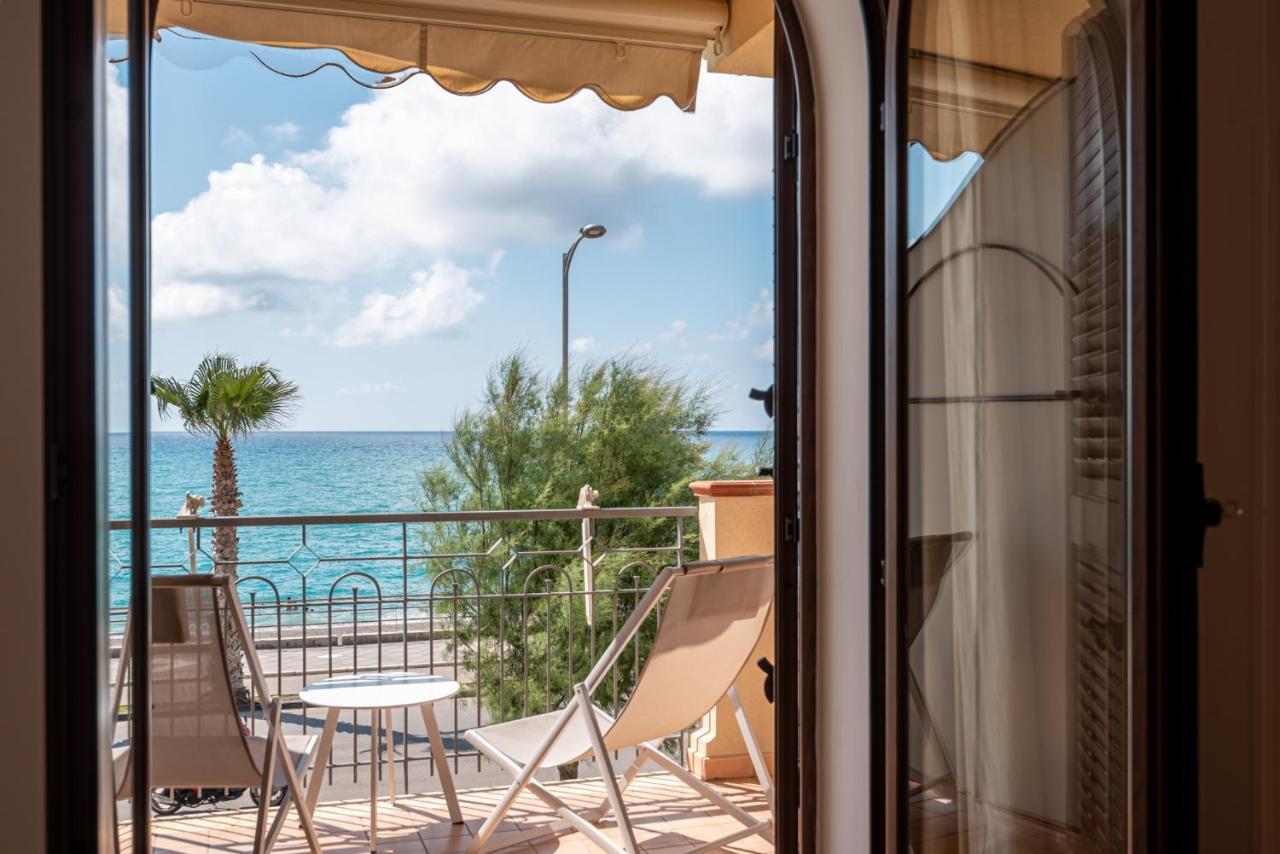 Residence L'Arcipelago Appartamenti Fronte Mare Con Ampio Balcone Capo d'Orlando Exterior photo