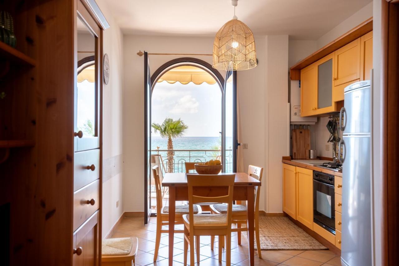 Residence L'Arcipelago Appartamenti Fronte Mare Con Ampio Balcone Capo d'Orlando Exterior photo