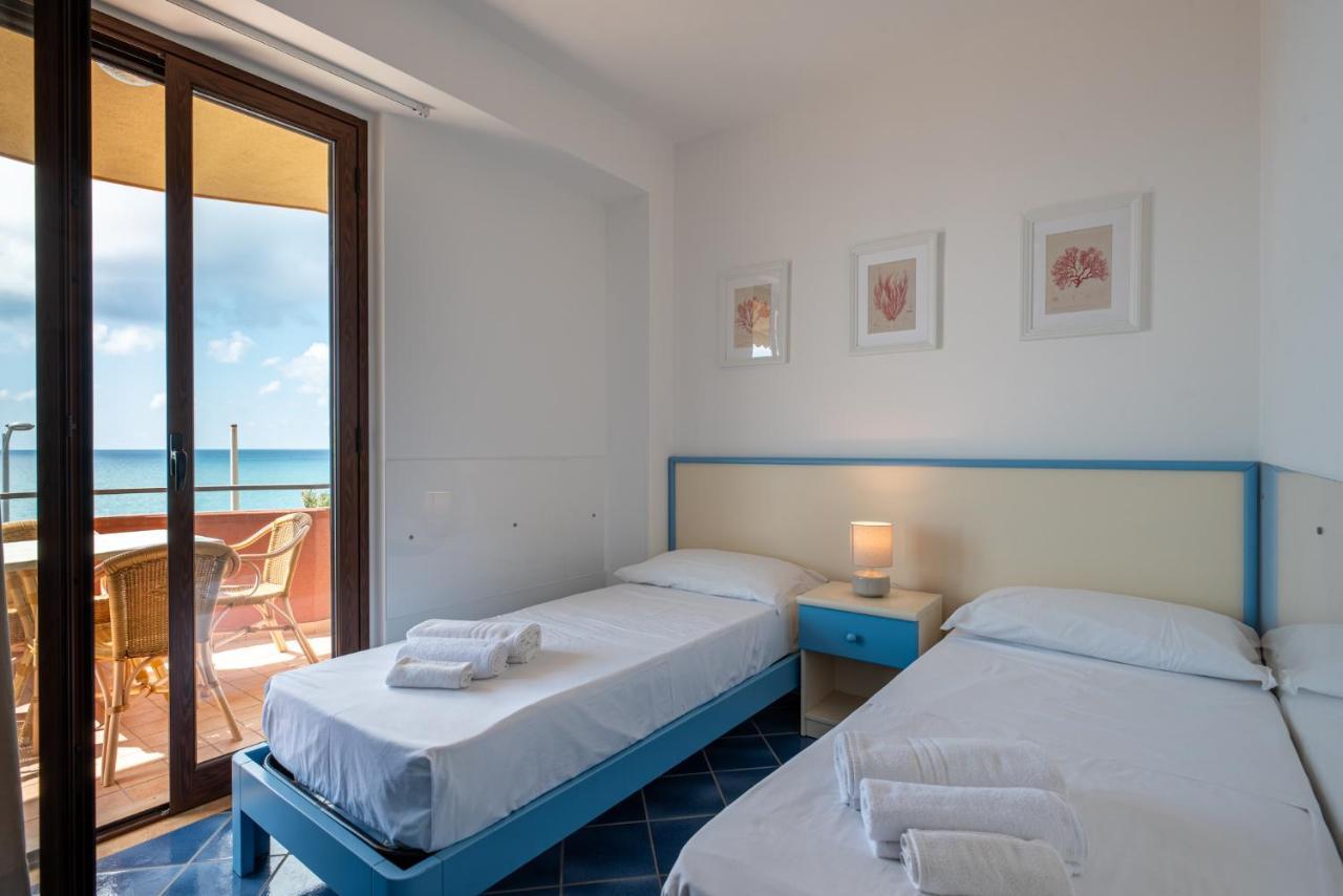 Residence L'Arcipelago Appartamenti Fronte Mare Con Ampio Balcone Capo d'Orlando Exterior photo