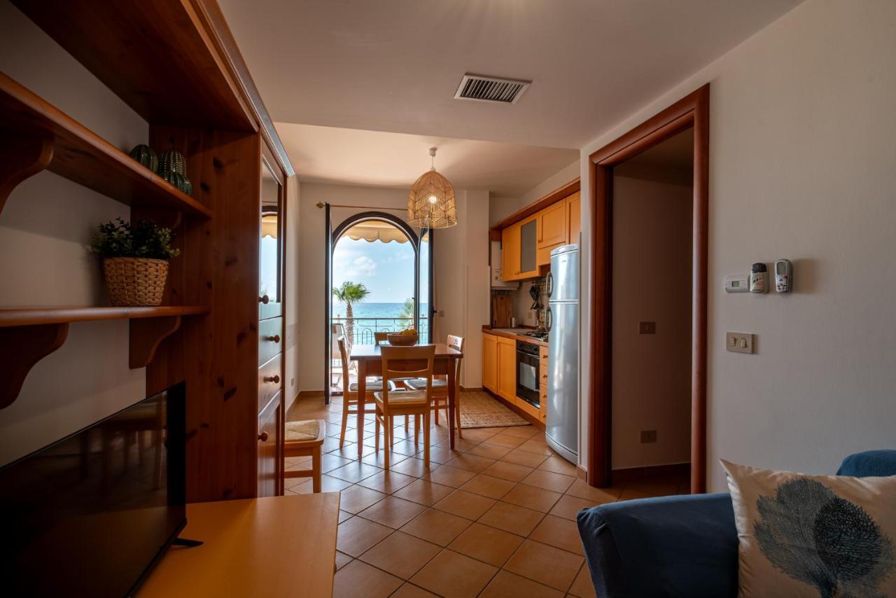 Residence L'Arcipelago Appartamenti Fronte Mare Con Ampio Balcone Capo d'Orlando Exterior photo
