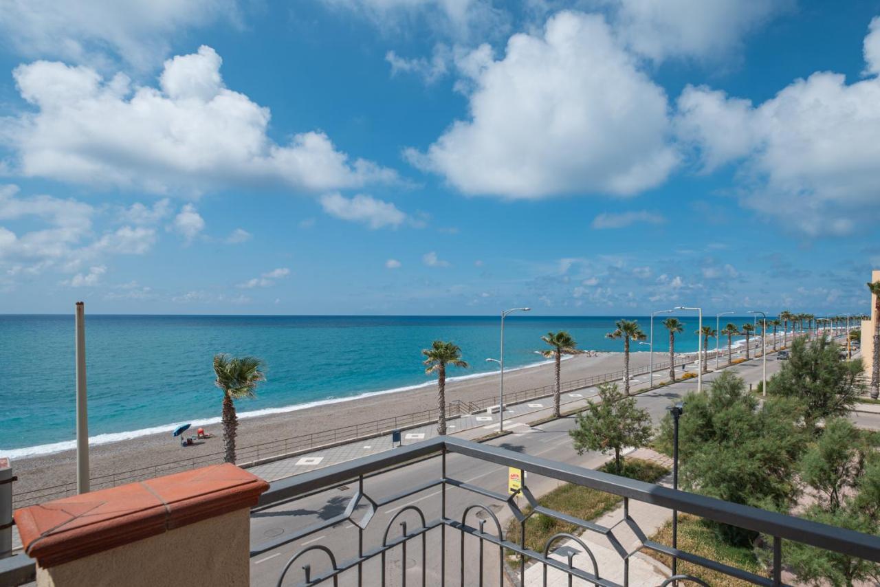 Residence L'Arcipelago Appartamenti Fronte Mare Con Ampio Balcone Capo d'Orlando Exterior photo