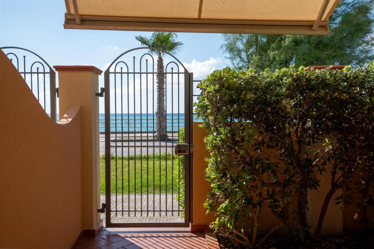 Residence L'Arcipelago Appartamenti Fronte Mare Con Ampio Balcone Capo d'Orlando Exterior photo