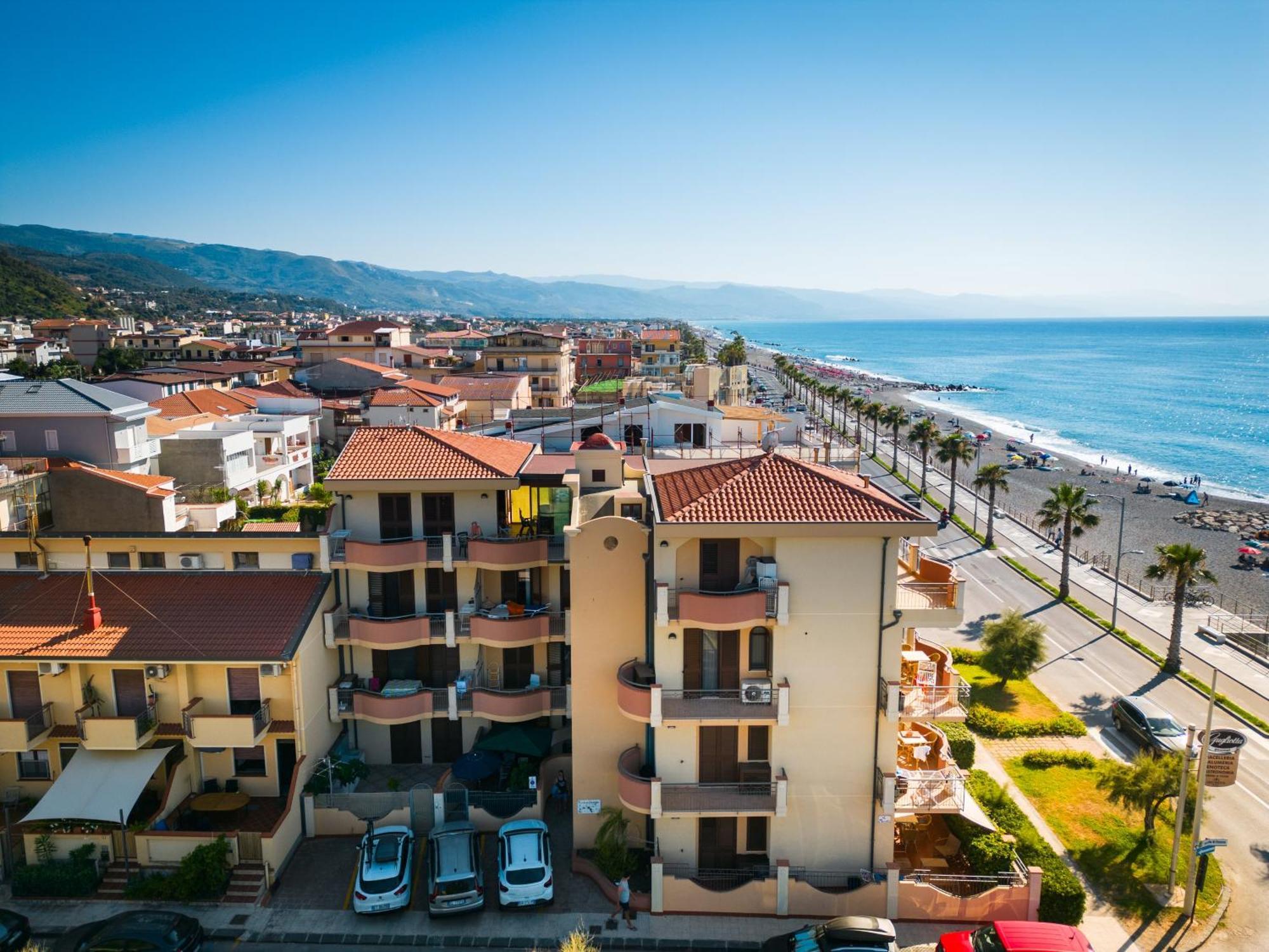 Residence L'Arcipelago Appartamenti Fronte Mare Con Ampio Balcone Capo d'Orlando Exterior photo